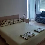 Bizone Lejlighed Kavarna