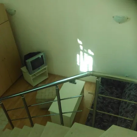 Bizone Apartment